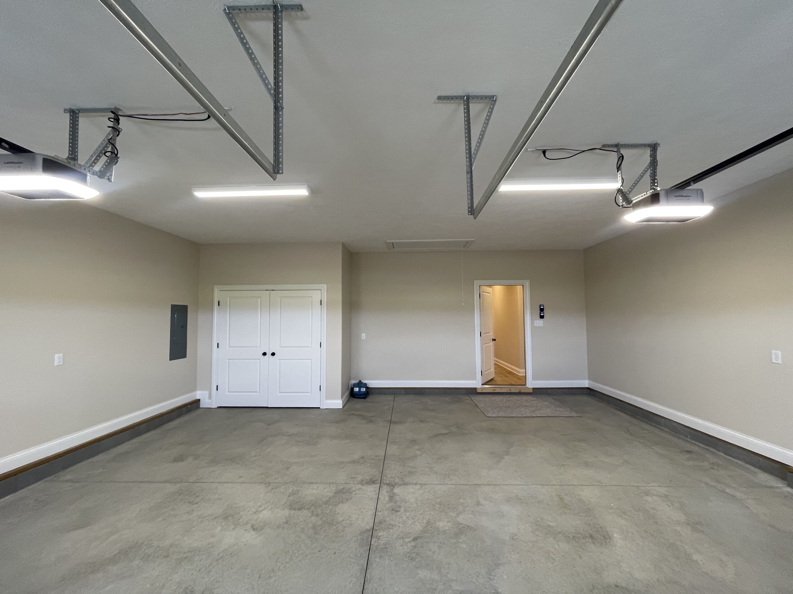 2215GARAGEENTRY 1 scaled